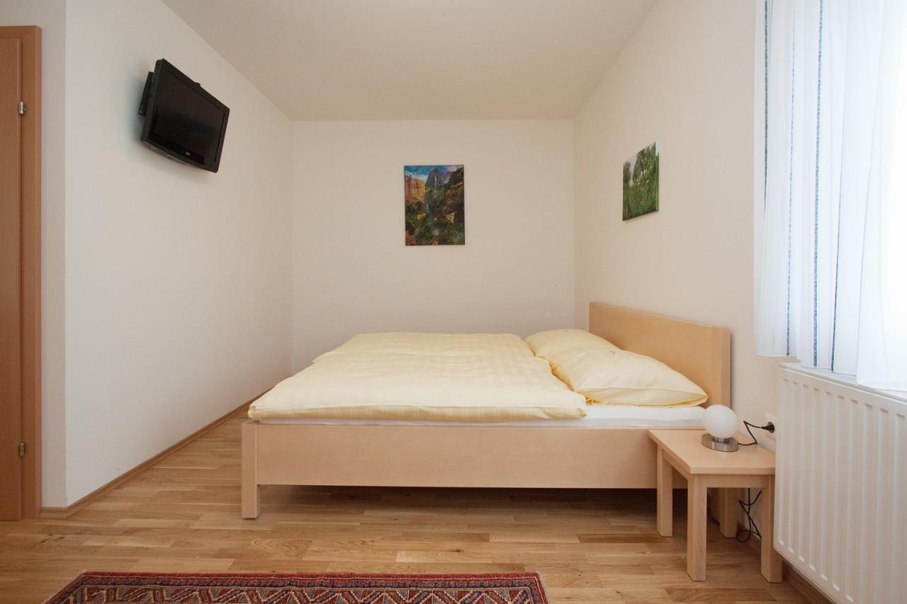 Pension Kirchenblick Tulln An Der Donau Buitenkant foto
